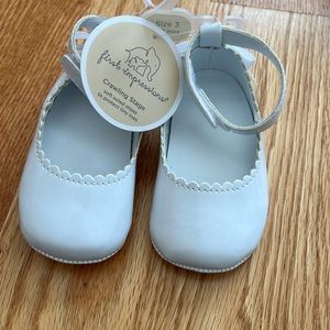 🆕 White shinny shoes